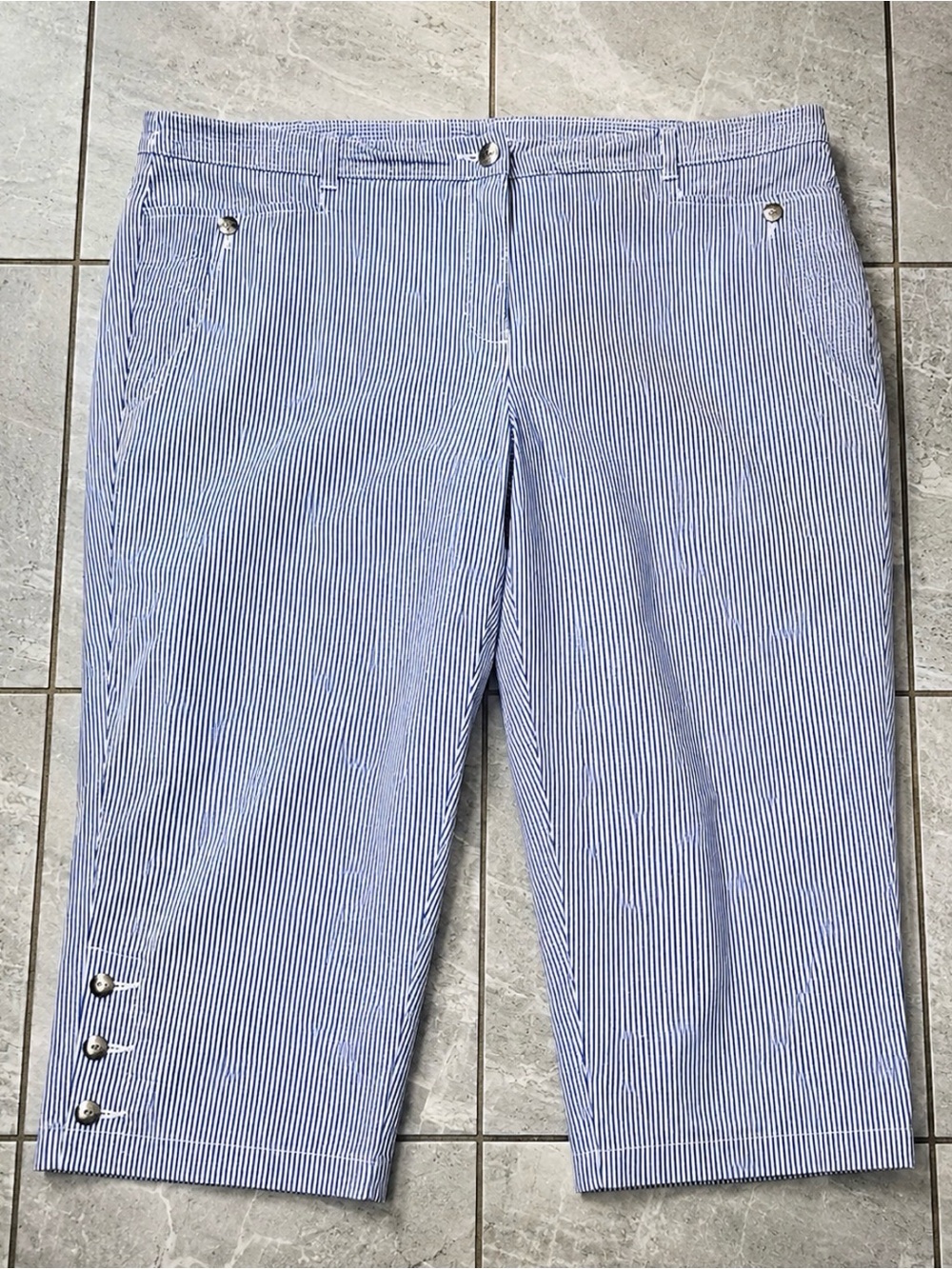 Karen Scott Women’s 18W Blue White Striped Capri Pants Stretch Button Hem